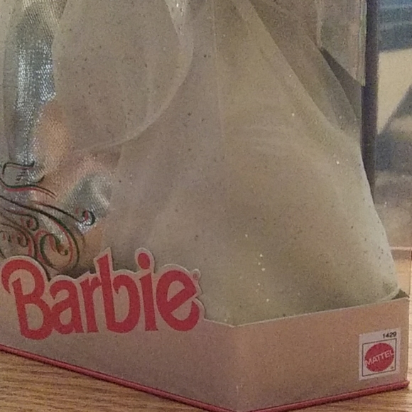 1992 Holiday Barbie - Picture 2 of 5